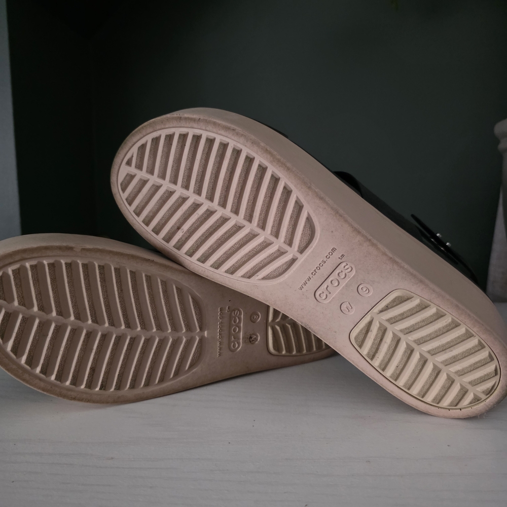 Crocs Brooklyn Low Wedge Sandal - Picture 5 of 5